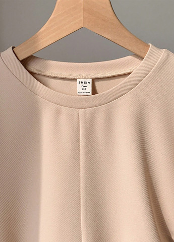 Светло-бежевая летняя футболка SHEIN