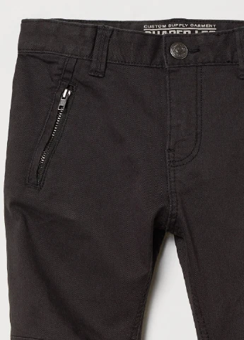 Черные джинсовые демисезонные брюки зауженные H&M