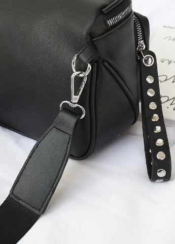 Женская классическая круглая сумка кросс-боди на широком ремне через плечо на три отдела черная No Brand (252971286)