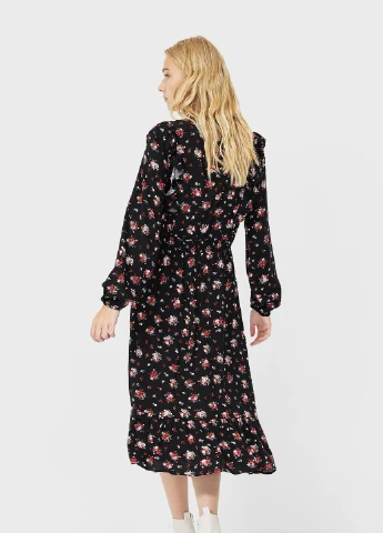 Черное платье демисезон Stradivarius