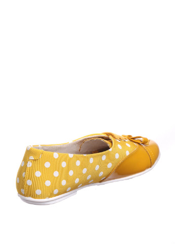 Желтые туфли без каблука Moschino