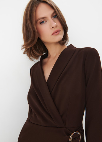 Темно-коричневое деловое, кэжуал платье на запах, футляр Mohito однотонное