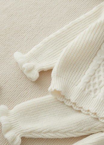 Белый демисезонный костюм (свитер, брюки) брючный SHEIN