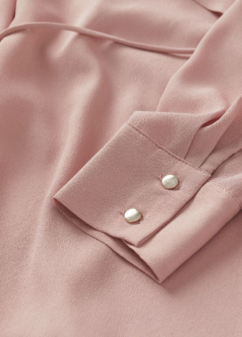 Пудрова демісезонна блуза на запах H&M