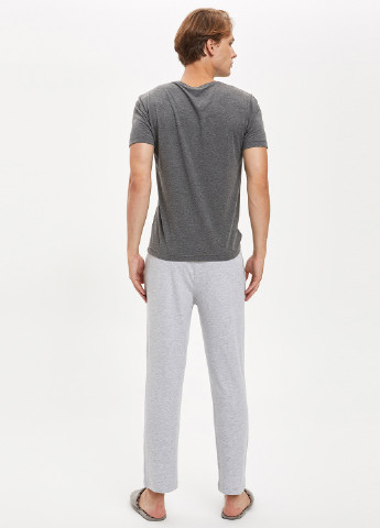 Сірий демісезонний комплект(футболка, штани) DeFacto