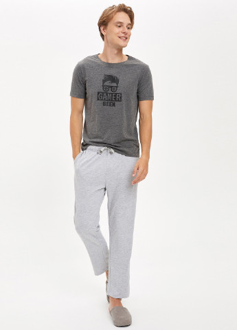 Серый демисезонный комплект(футболка, брюки) DeFacto