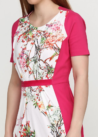 Фуксиновое (цвета Фуксия) кэжуал платье Sassofono с цветочным принтом