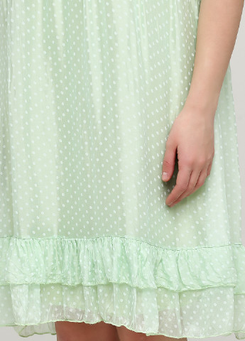 Салатовое кэжуал платье с открытыми плечами Made in Italy в горошек