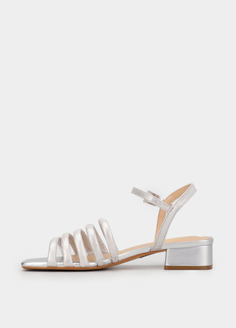 Серебряные босоножки Clarks с ремешком лаковые