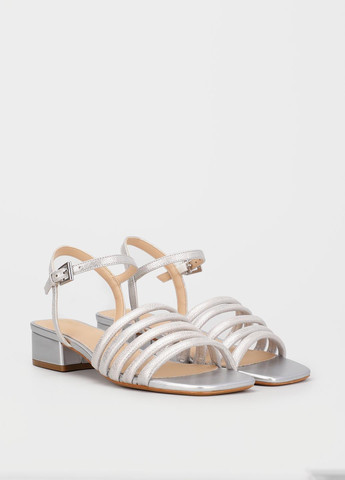 Серебряные босоножки Clarks с ремешком лаковые