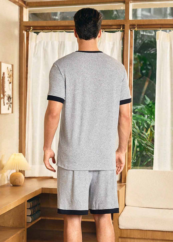 Сірий демісезонний костюм (футболка, шорти) SHEIN