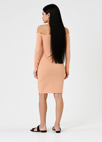 Персикова кежуал сукня з відкритими плечима, футляр Sinsay однотонна