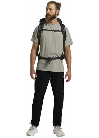 Черные спортивные демисезонные зауженные брюки Jack Wolfskin