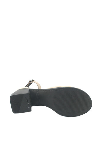 Кофейные босоножки Mila с ремешком лаковые