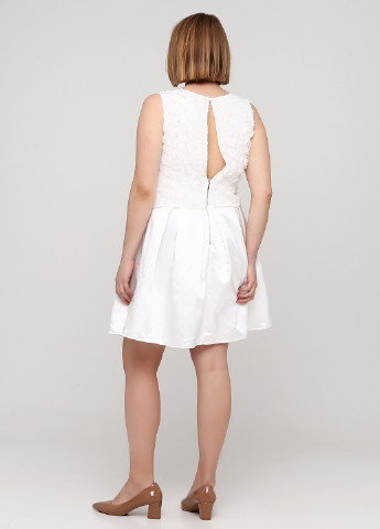Белое коктейльное платье клеш Naf Naf однотонное