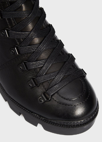 Осенние ботинки Schutz на тракторной подошве, со шнуровкой