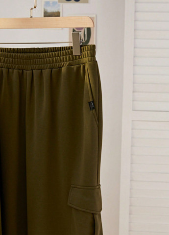 Оливковый (хаки) демисезонный костюм (свитшот, брюки) брючный Manfinity