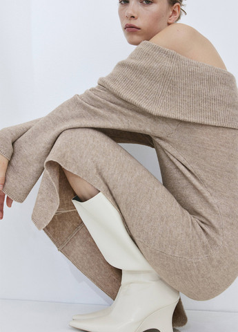 Серо-бежевое кэжуал платье силуэтная, платье-свитер, с открытыми плечами H&M меланжевое