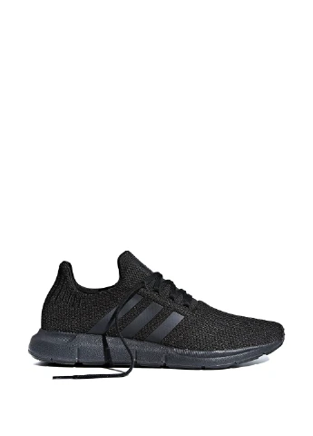 Черные демисезонные кроссовки adidas Swift