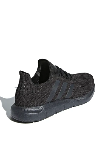 Черные демисезонные кроссовки adidas Swift
