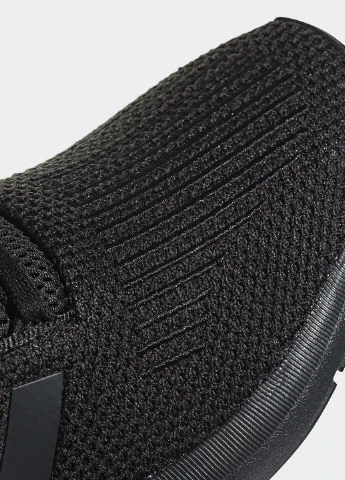 Черные демисезонные кроссовки adidas Swift