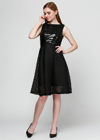 Черное коктейльное платье TFNC London однотонное