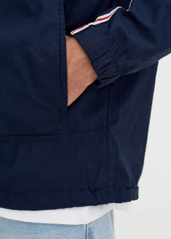 Синяя демисезонная ветровка Pull & Bear