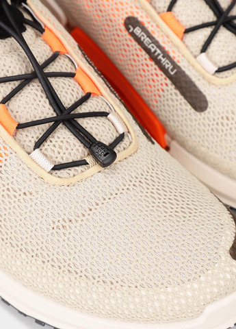 Бежевые демисезонные кроссовки Ecco