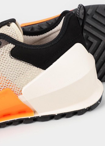 Бежевые демисезонные кроссовки Ecco