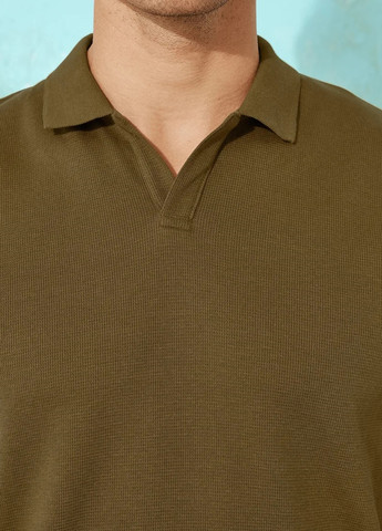 Темно-зеленая футболка-поло для мужчин Livergy однотонная