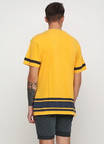 Желтая футболка Pull & Bear
