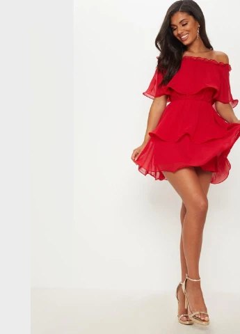 Червона кежуал сукня з відкритими плечима PrettyLittleThing однотонна