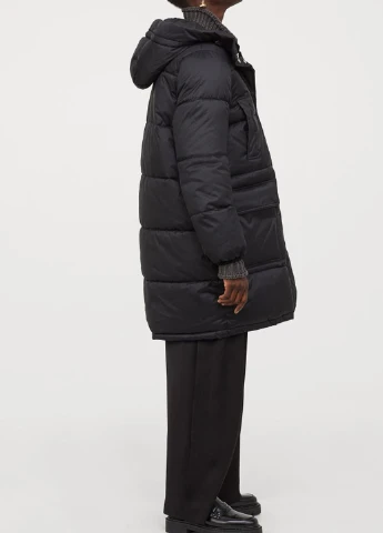Чорна зимня куртка H&M