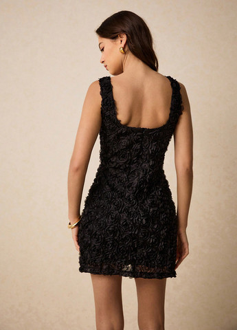 Черное коктейльное платье с открытой спиной SHEIN однотонное