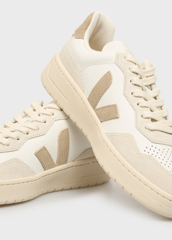 Білі кеди Veja