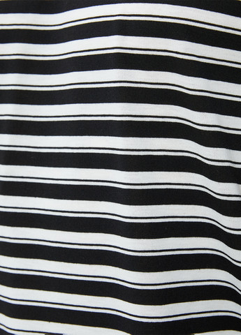 Чорно-біла футболка KOTON
