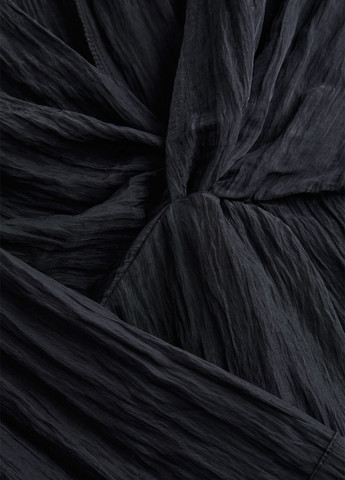 Черное кэжуал платье H&M с новогодним принтом