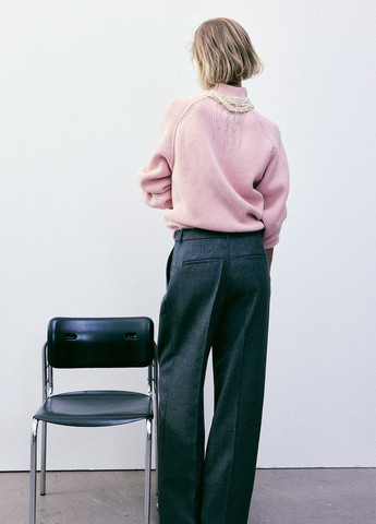 Розовый демисезонный свитер H&M