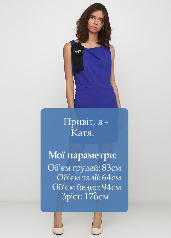 Синее коктейльное платье с открытыми плечами, с открытой спиной ON-Line однотонное
