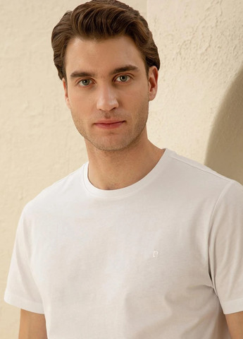 Белая футболка Pierre Cardin