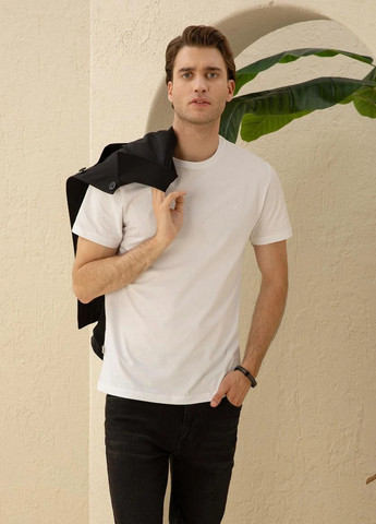 Белая футболка Pierre Cardin