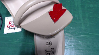 Бежевые шлепанцы Jennyfer