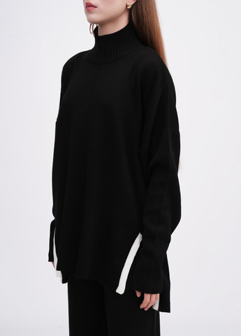 Черный зимний свитер EQUILIBRI