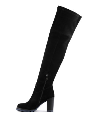 Осенние сапоги ботфорты Le'BERDES на тракторной подошве