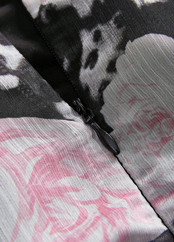 Чорна кежуал сукня в стилі армпір SHEIN з квітковим принтом