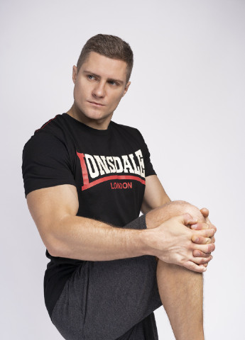 Чорна футболка чоловіча Lonsdale