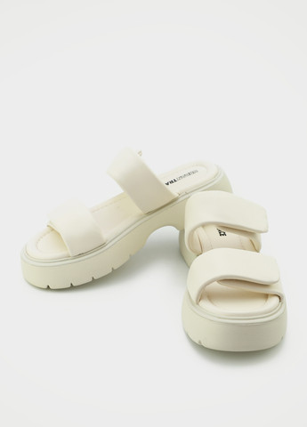 Белые шлепанцы URBAN TRACE