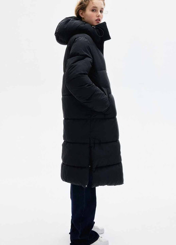 Чорна зимня куртка H&M