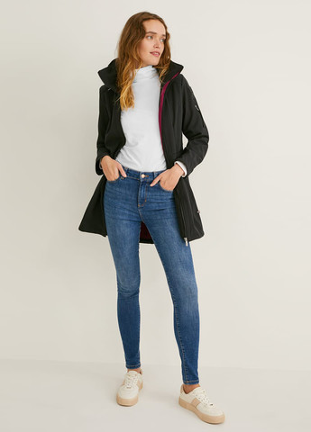 Чорна демісезонна куртка C&A