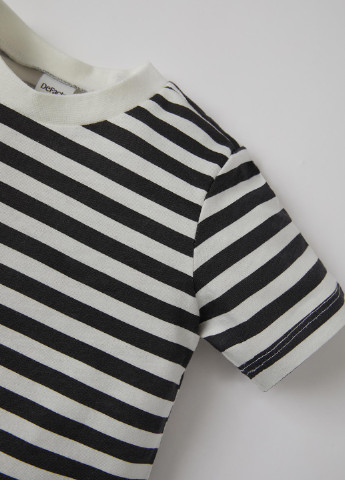 Чорно-біла всесезон піжама футболка + шорти DeFacto